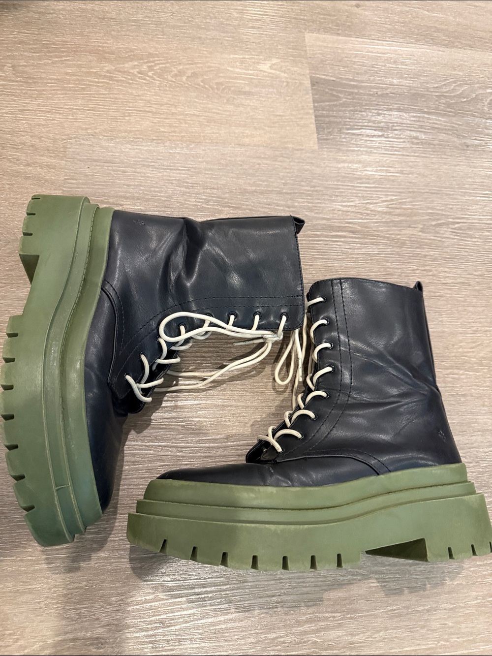 Cool Planet by Steve Madden Black and Moss Combat Boots Lace Up Size 8